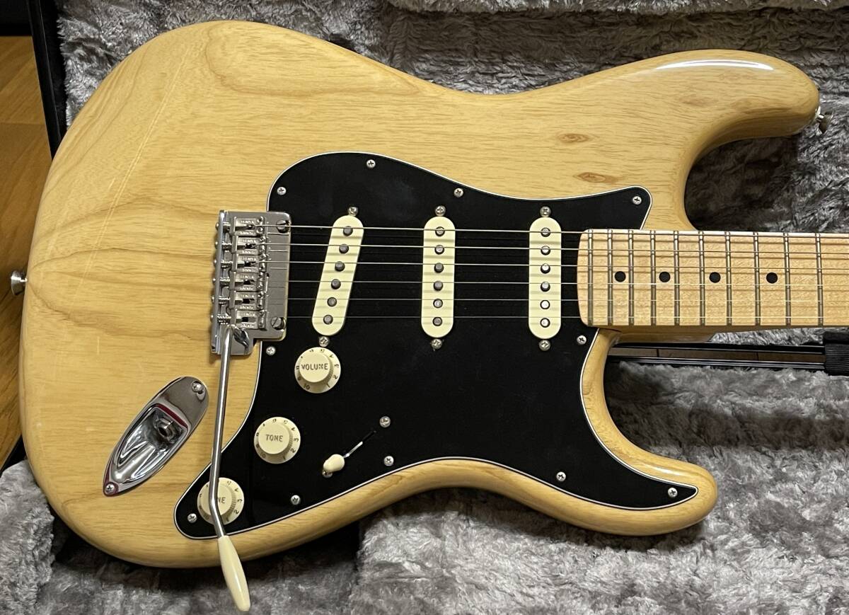 レアな2ピース個体 Fender USA American Professional Stratocaster Ash Natural Standard Maple アメスタ アメプロ ストラト フェンダーの画像1