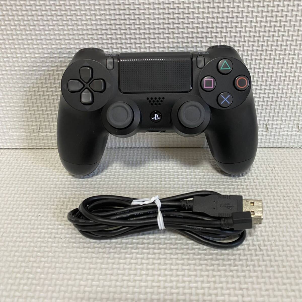 即決☆ PS4 ワイヤレスコントローラ ジェットブラック DUALSHOCK4 SONY プレステ4 CUH-ZCT2J USBケーブル 黒 BLACK 587の画像1