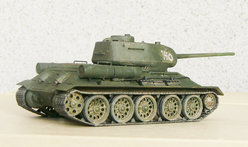 製作完成品■タミヤ　1/48　ソビエト・T34/85 中戦車_画像3