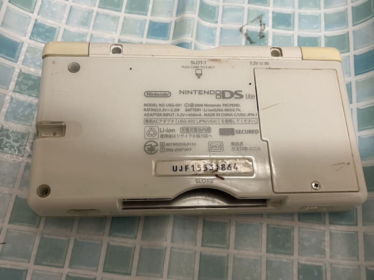 ☆任天堂 ニンテンドーDS☆Nintendo DS DSLite ニンテンドー クリスタルホワイト ゲーム機 動作不明 ジャンク扱い タッチペン無し の画像3