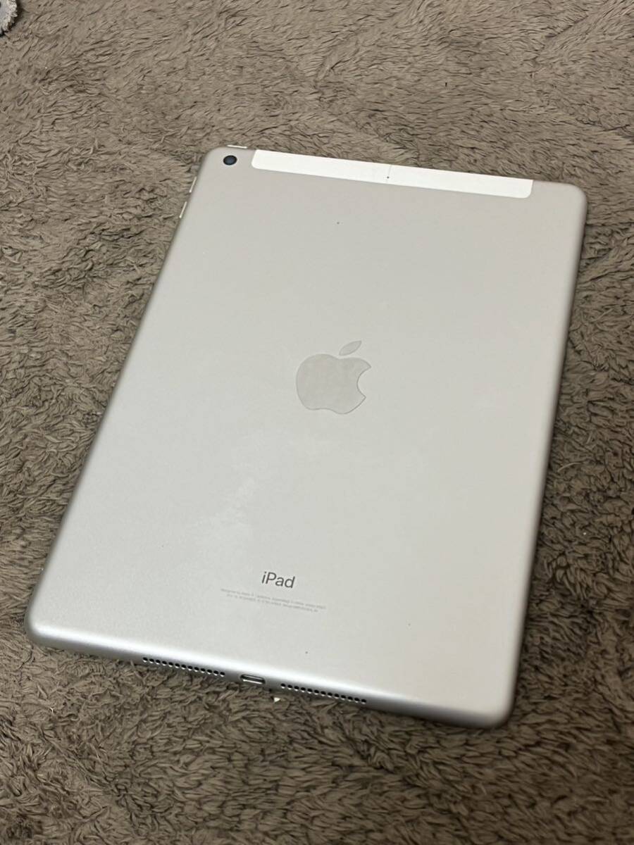 1円〜☆iPad Apple☆ ジャンク品 iPad アイパッド Wi-Fi Wi-Fiモデル 第五世代 シルバー系 画面傷汚れ無し A1823 ［説明欄要必読］_画像1