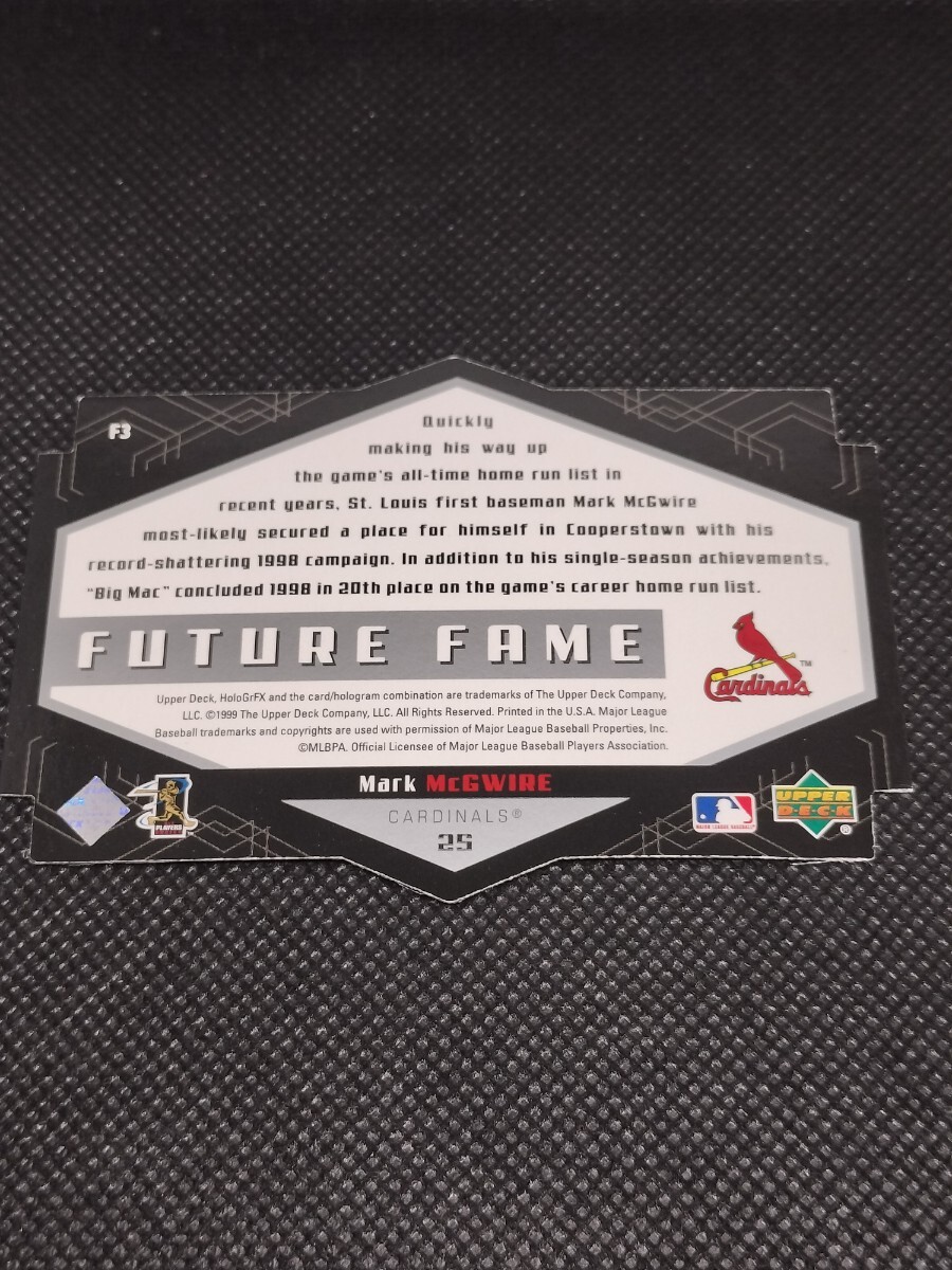 1999 UD HoloGrFX FUTURE FAME MARK McGWIRE マーク・マグワイアの画像2