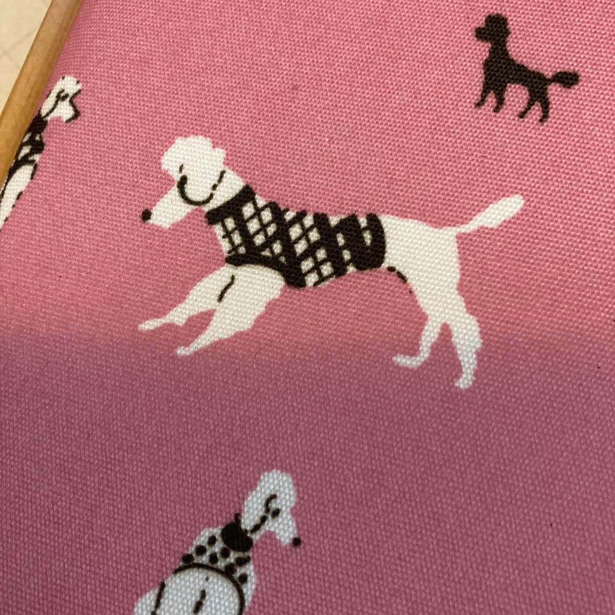 木製ハンドバッグ　ショルダーバッグ　未使用　犬柄　ピンク　プードル　フリンジ付き　持ち手ビーズ　浴衣　着物　コレクションケースにも