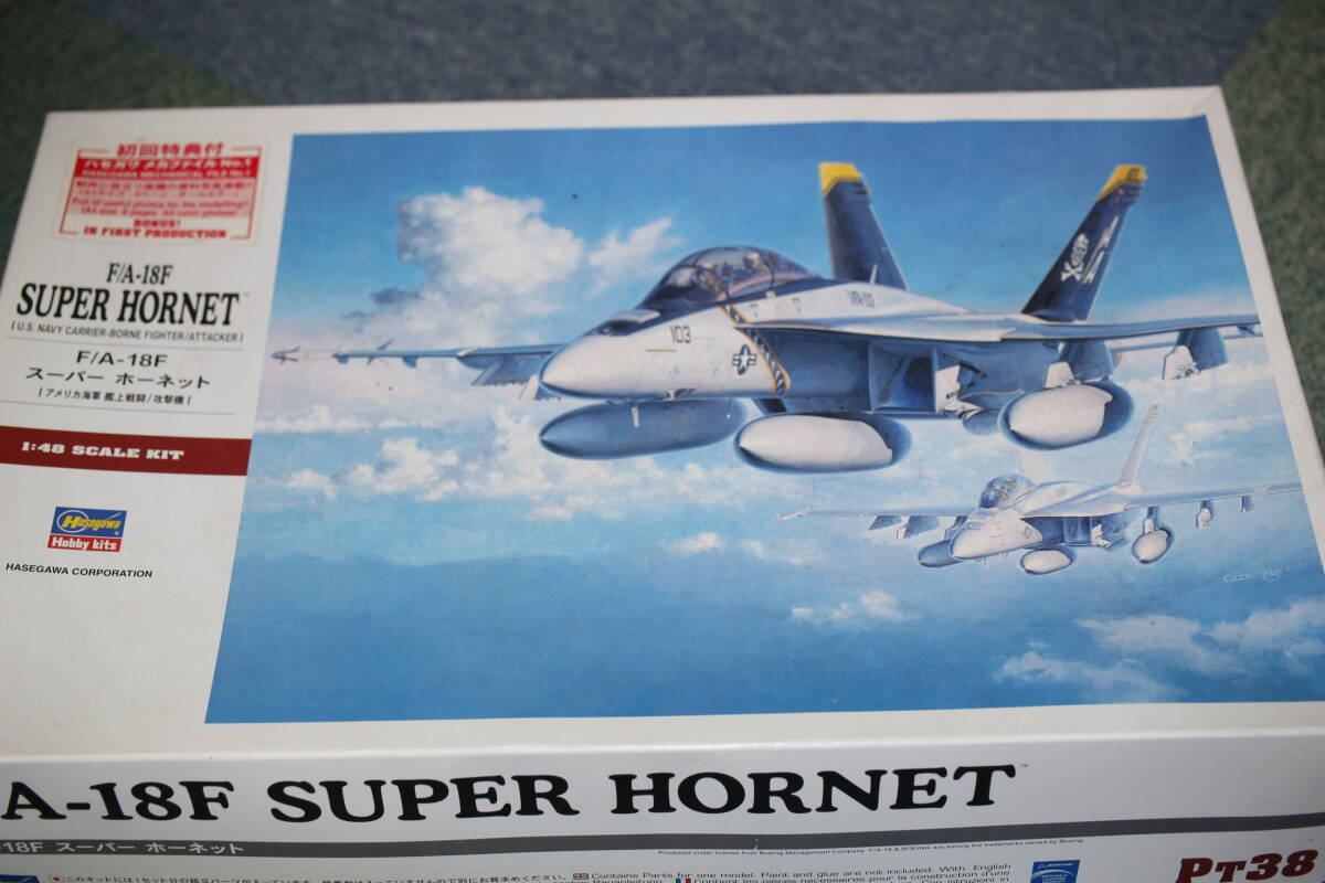 ハセガワ 1/48 ダグラス F/A-18F スーパーホーネット 初回特典付　PT３８ 　※ 定形外送料 ￥７１０、 ゆうパック８０サイズ_画像1