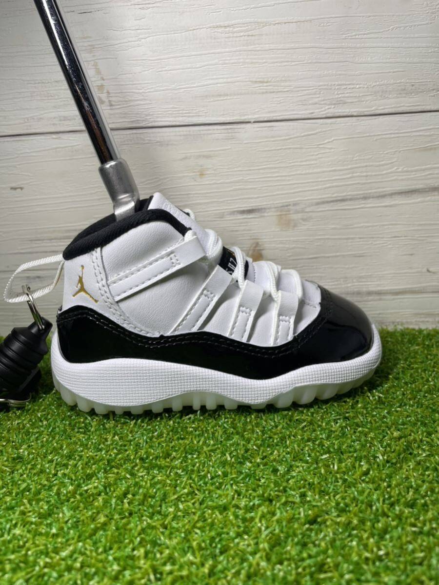 新品 超激レア スニーカー型パターカバー NIKE JORDAN 11 ブラックホワイト ゴルフ パターカバーの画像2