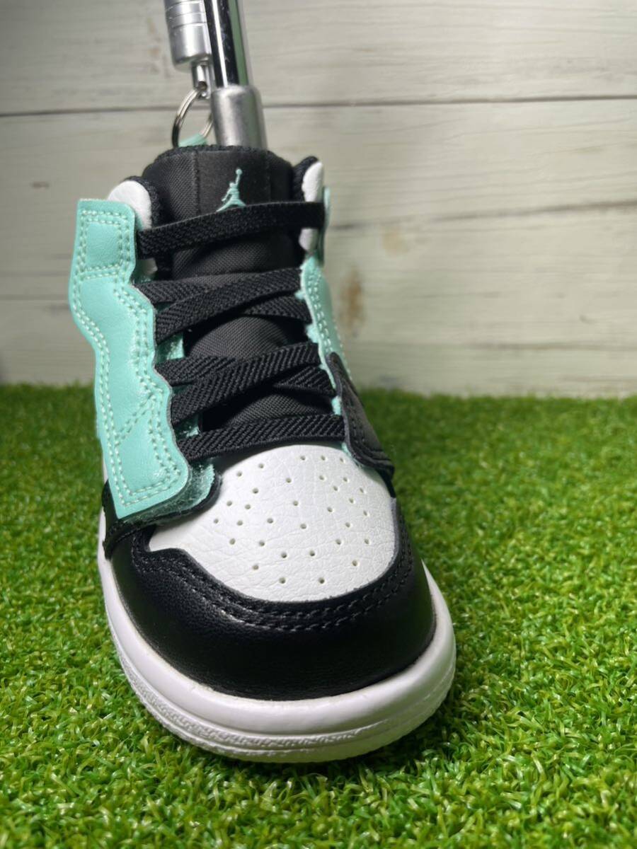 新品　超激レア　スニーカー型パターカバー　NIKE JORDAN 1 MID エメラルドグリーン　ゴルフ　パターカバー_画像3