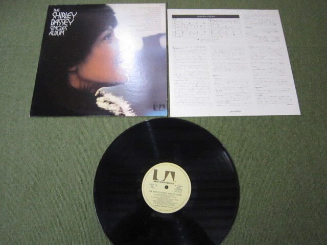 LP5272-シャーリー・バッシー SHIRLEY BASSEY SINGLES ALBUM_画像3