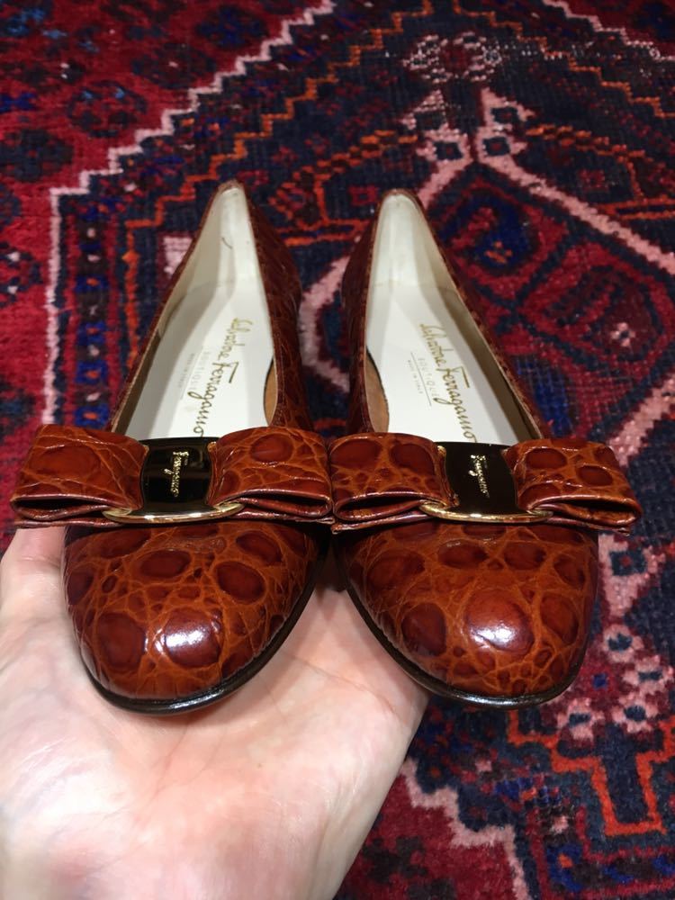 新品Salvatore Ferragamo VARA CROCODILE LEATHER EMBOSSED PUMPS サルヴァトーレフェラガモヴァラクロコ型押しレザーパンプス