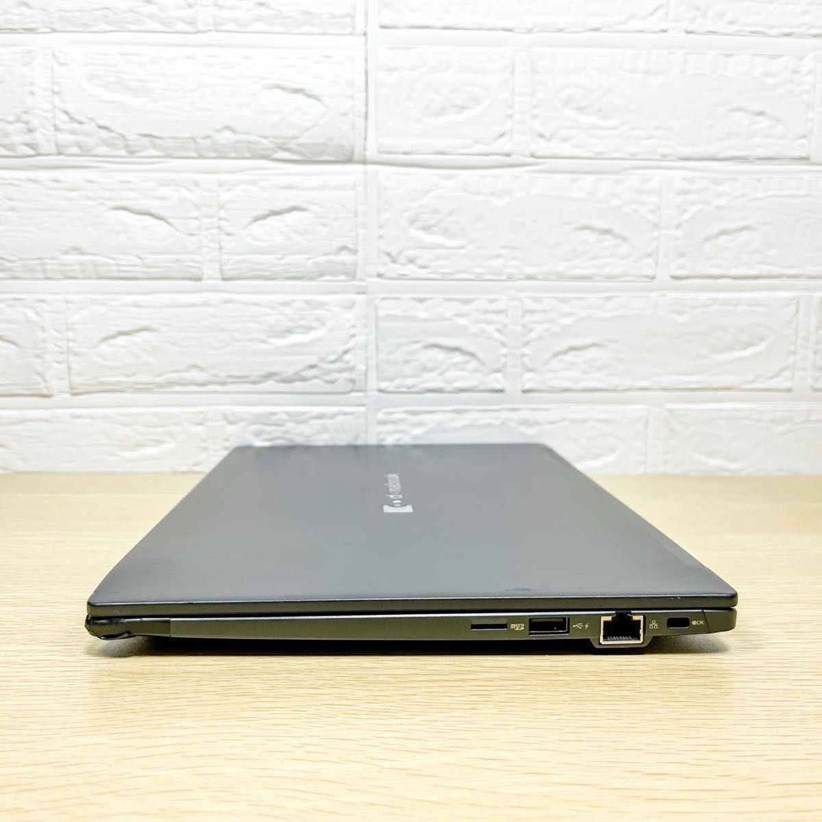 重さ850g 東芝 dynabook G83/HS 2021年製 第11世代Core i5 重さ850g 東芝 dynabook G83/HS 2021年製 第11世代Core i5