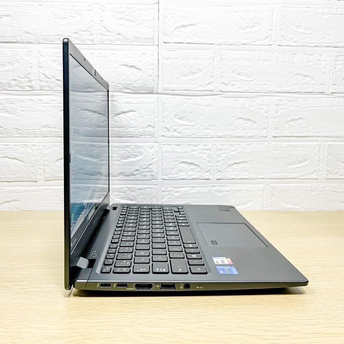重さ850g 東芝 dynabook G83/HS 2021年製 第11世代Core i5 重さ850g 東芝 dynabook G83/HS 2021年製 第11世代Core i5