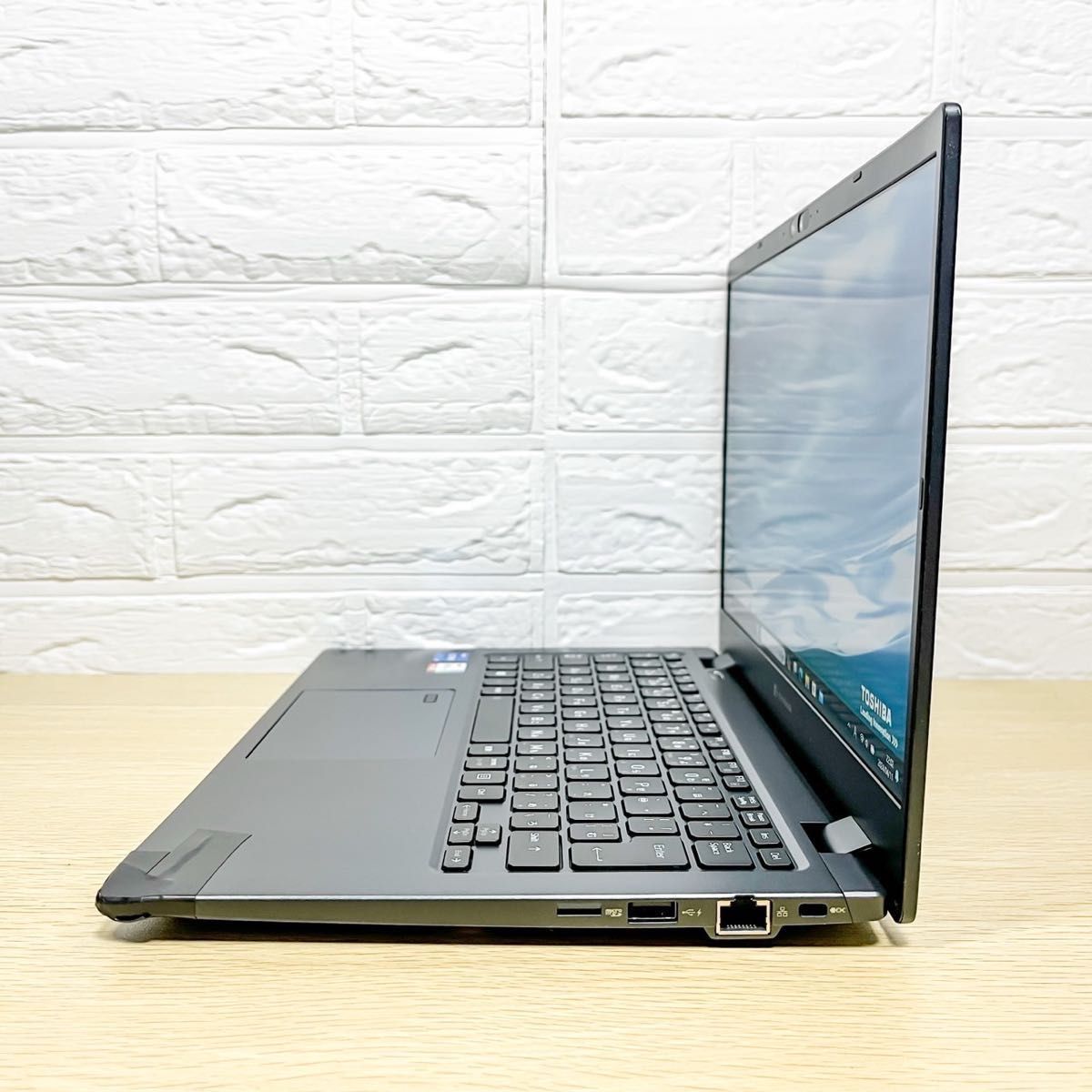 重さ850g 東芝 dynabook G83/HS 2021年製 第11世代Core i5 重さ850g 東芝 dynabook G83/HS 2021年製 第11世代Core i5