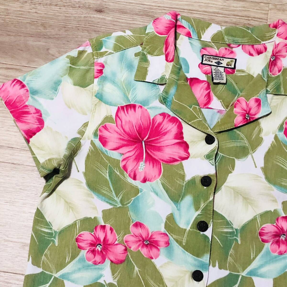 【送料無料】CARIBBEAN JOEレーヨン100%アロハシャツ　緑ピンク花柄総柄　レディースSサイズ　ハワイアン半袖シャツ