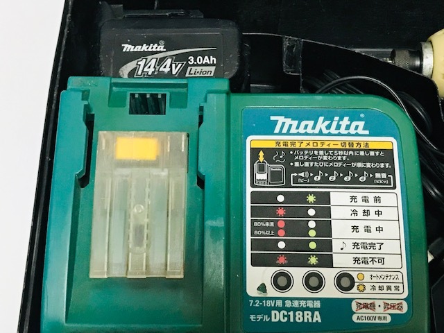 makita マキタ 充電式 インパクトドライバ TD132D 14.4V 黒 バッテリー2点BL1430充電器ケース付き稼働品動作確認済みインパクトドライバーの画像3