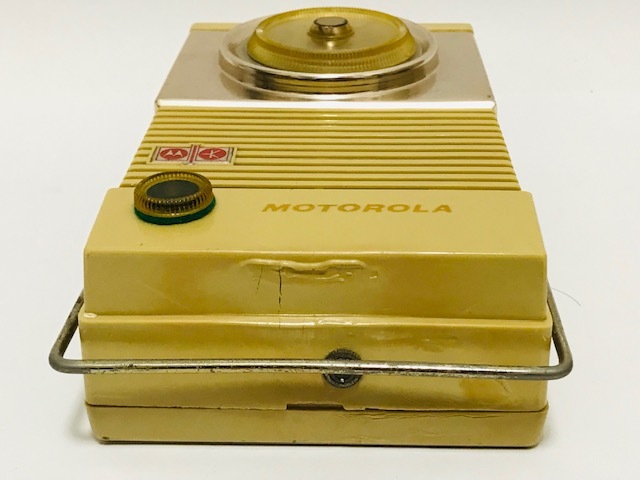 アンティーク MOTOROLA モトローラ 8×26S 8-Transistor AMラジオ 稼働品 受信OK 1959年U.S.A. 高さ18cm 幅11㎝厚さ6.5㎝ ヴィンテージ希少の画像9