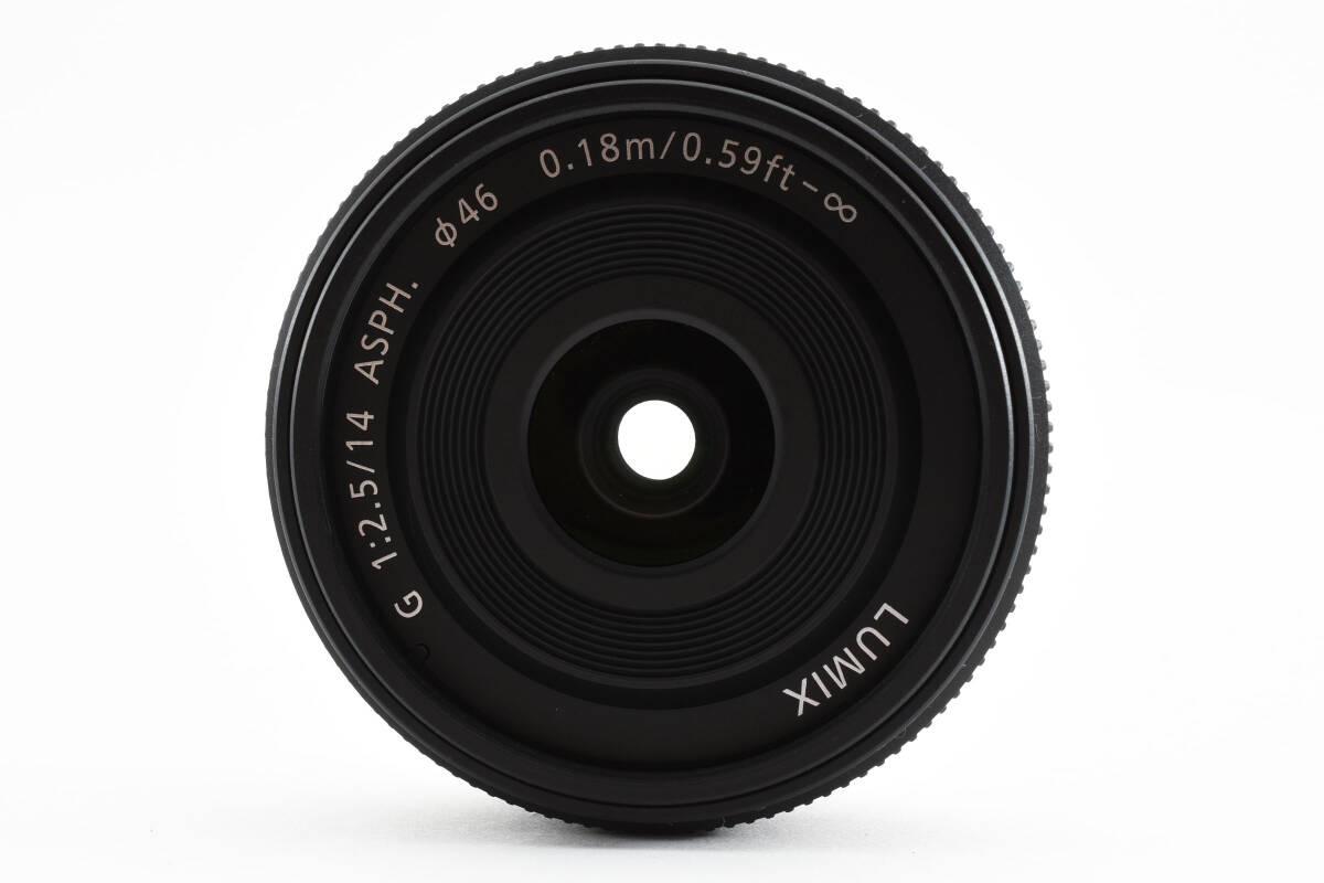 美品 Panasonic Lumix G 14mm f2.5 ASPH オートフォーカス レンズ シルバー H-H014 パナソニック 256_画像2