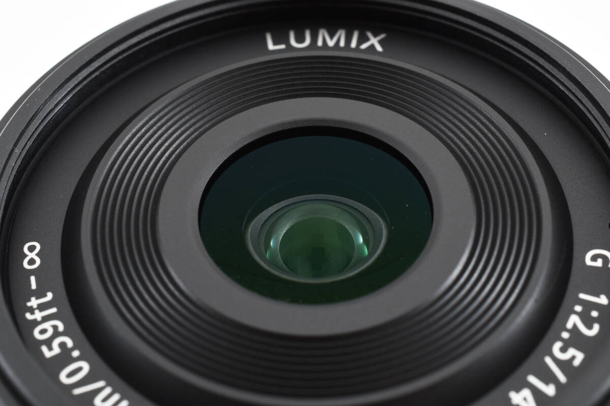 美品 Panasonic Lumix G 14mm f2.5 ASPH オートフォーカス レンズ シルバー H-H014 パナソニック 256_画像10