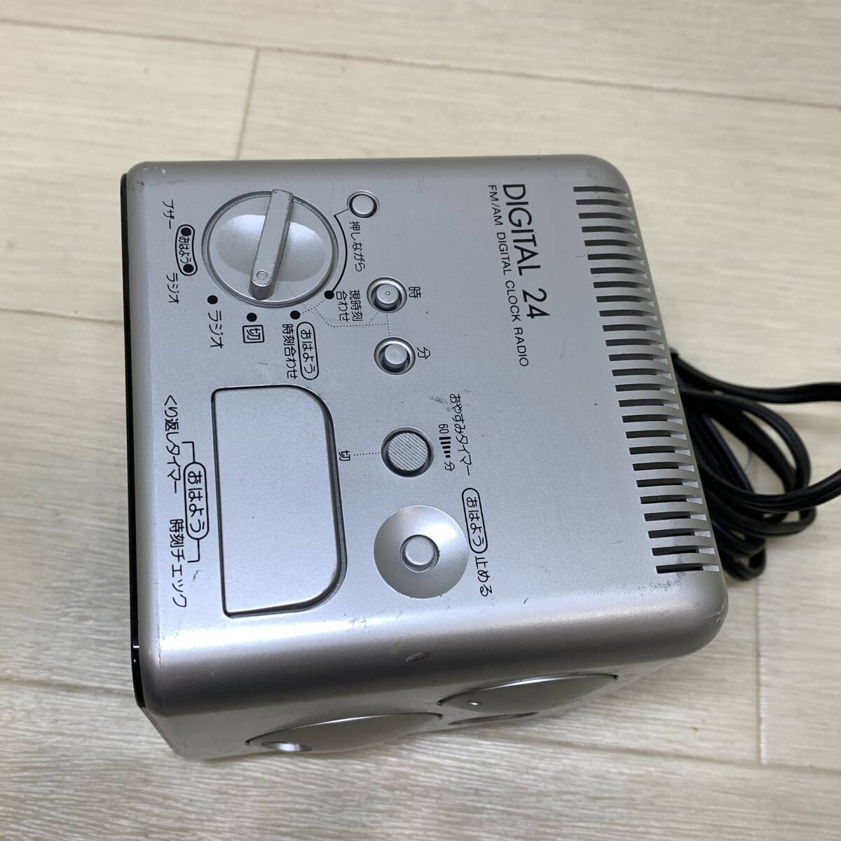 ■SONY DIGITAL 24 FM/AM DIGITAL CLOCK RADIO ソニー クロックラジオ 通電確認済■C41744の画像4