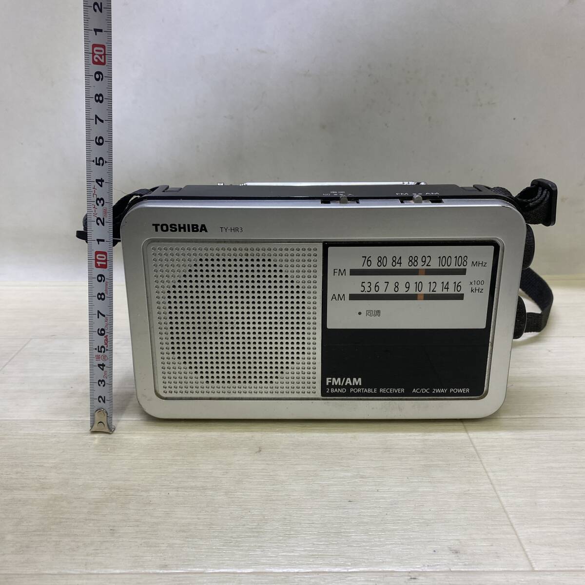 ▲ TOSHIBA 東芝 AM/FMラジオ TY-HR3 小型ラジオ 動作確認済み 2020年製 家電 アダプターおまけ USED ▲ R14199の画像5