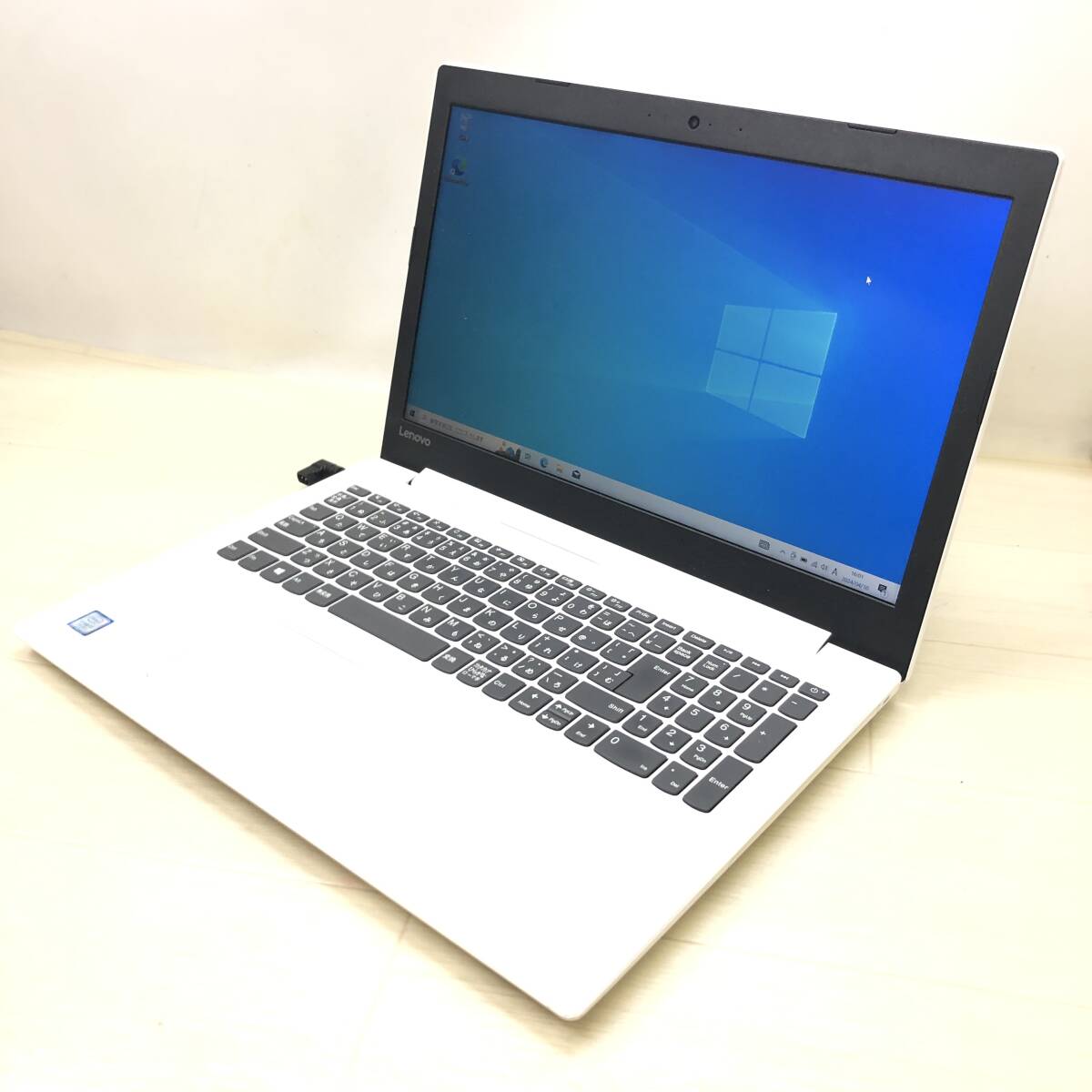 ★Lenovo レノボ 80XL ideapad320 ノートパソコン アダプター付 メモリ4GB Windows10 Home Core i7-7500U 本体 中古品★H01879の画像1