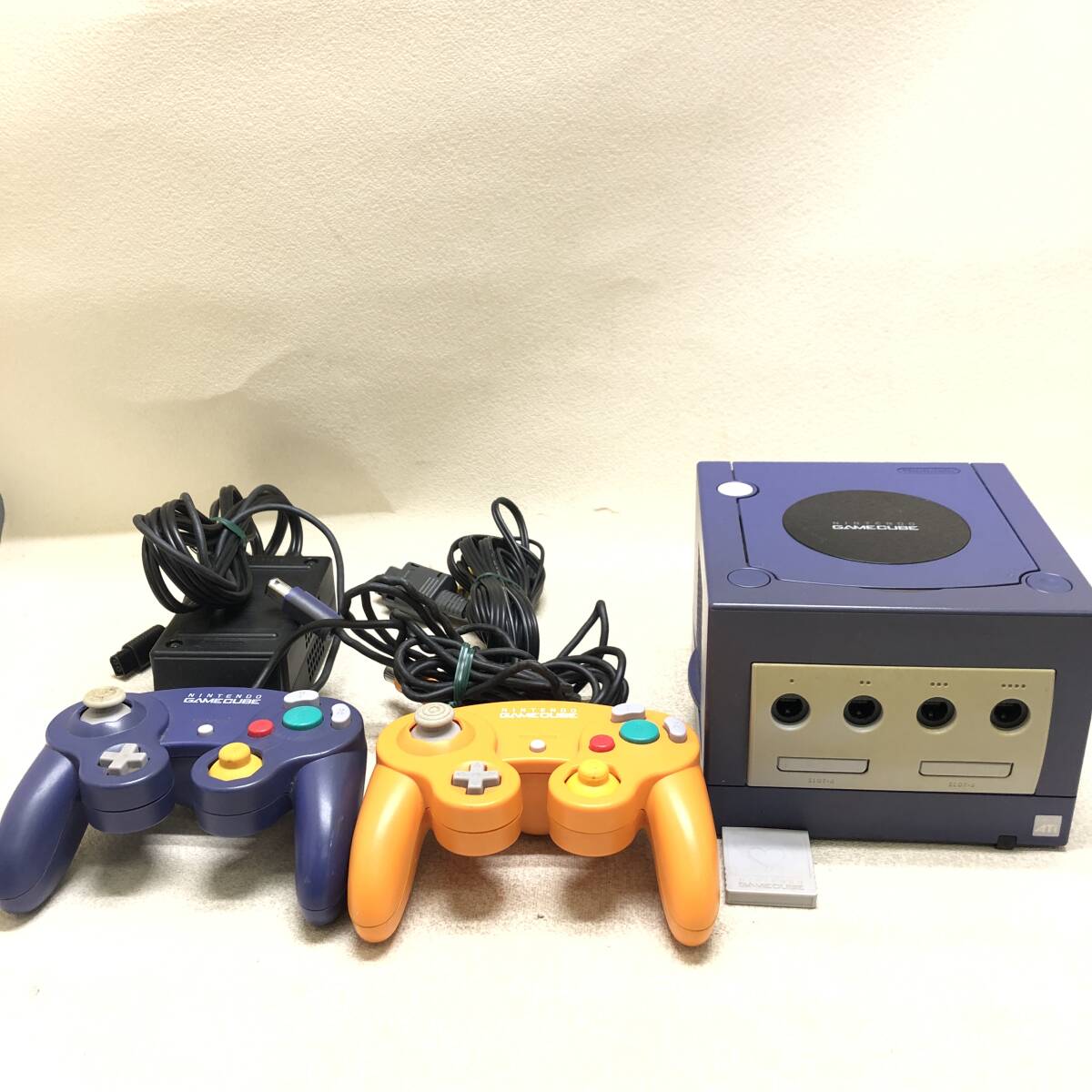 △Nintendo 任天堂 GAMECUBE DOL-001 ゲームキューブ 本体 コントローラー２点 TVゲーム おもちゃ 一部動作確認済 中古品△R73364の画像1