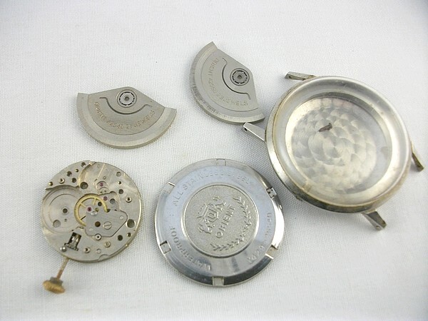 n14u31★ジャンク ORIENT 古い腕時計 ムーヴ ケース ローター 機械時計 部品パーツの画像1