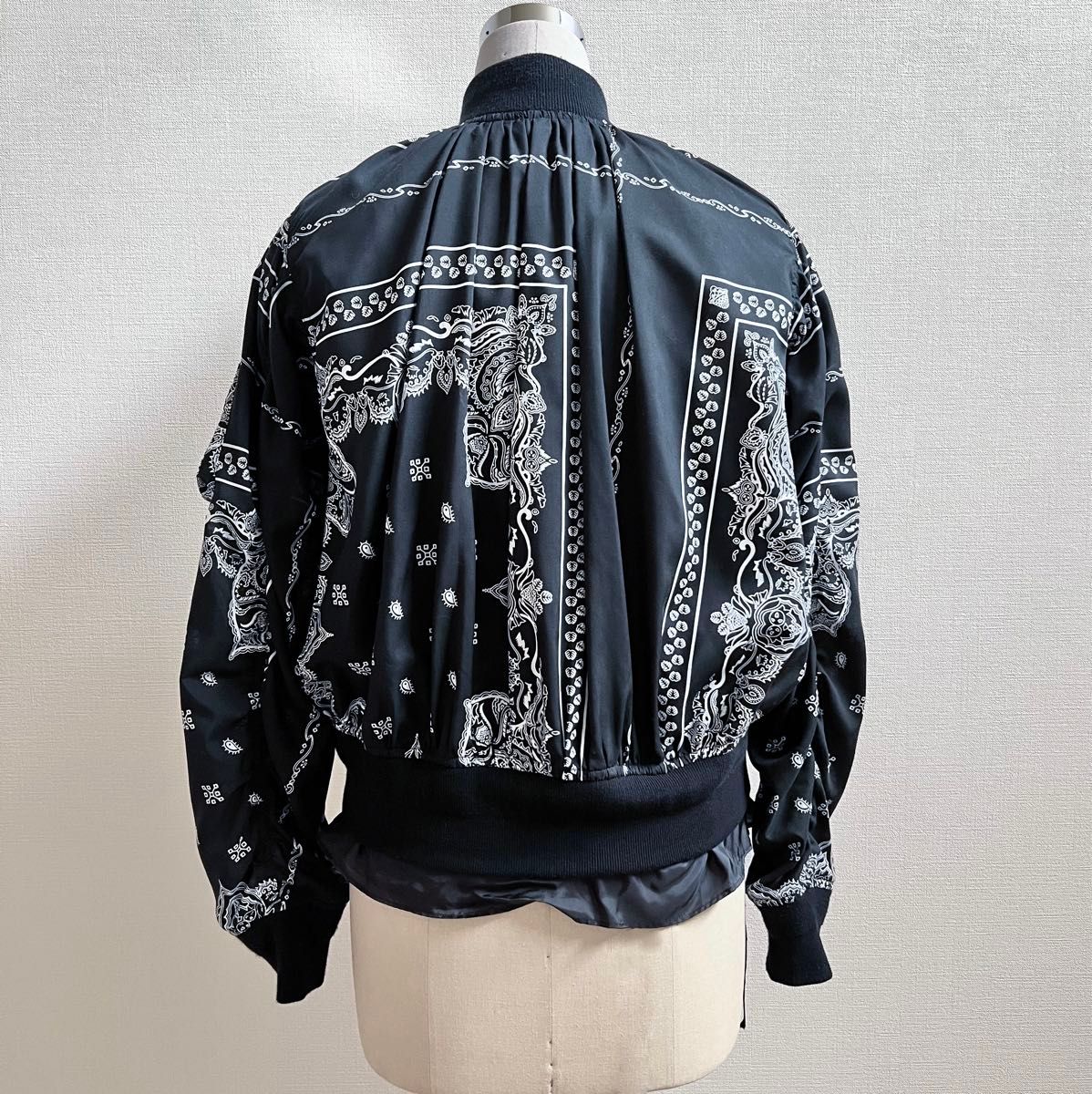 sacai サカイ ペイズリー柄ブルゾン 2019ss MA-1 ボンバージャケット ネイビー バンダナ 