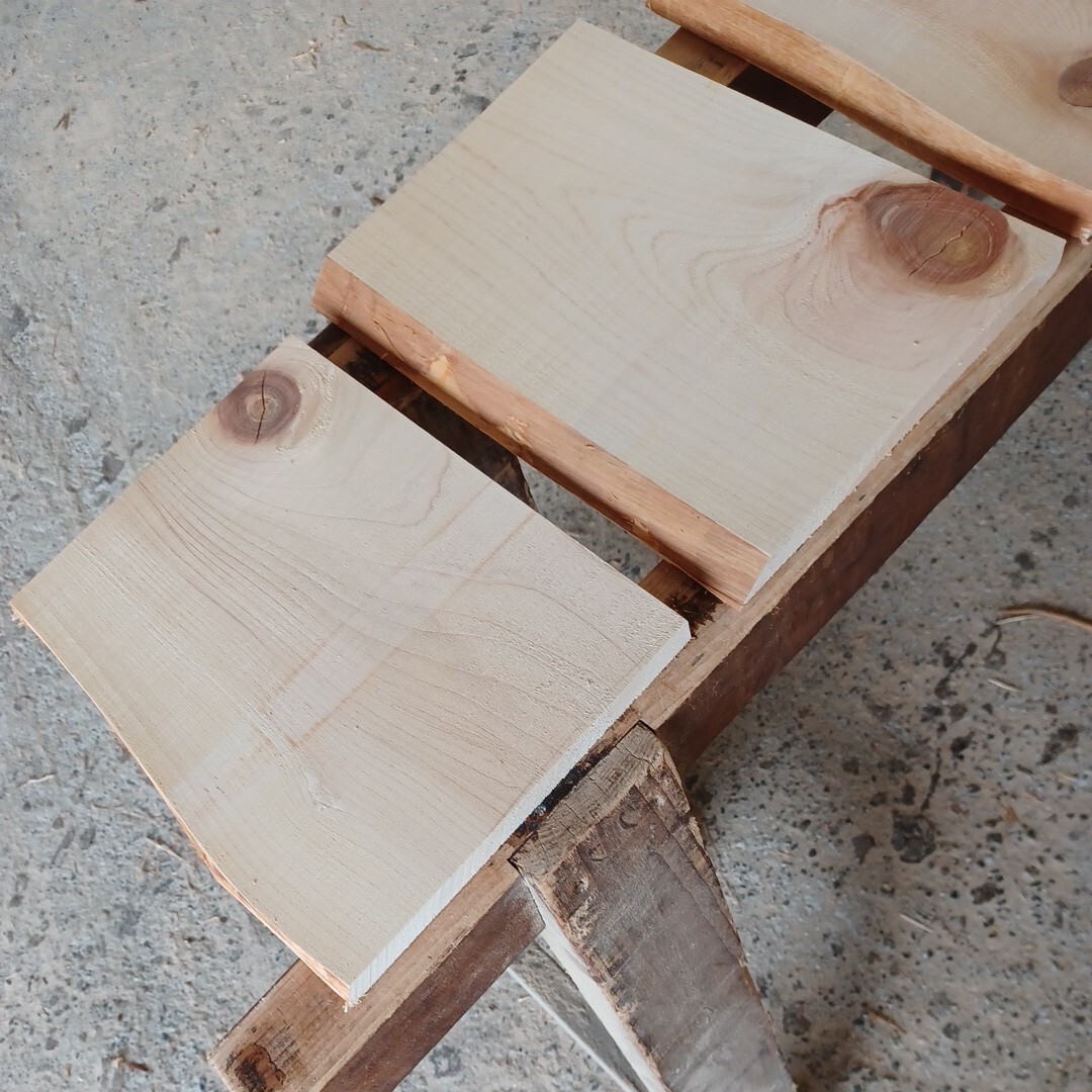 C-1737 　国産ひのき　耳付節板　4枚セット　テーブル　棚板　看板　一枚板　無垢材　桧　檜　DIY_画像4