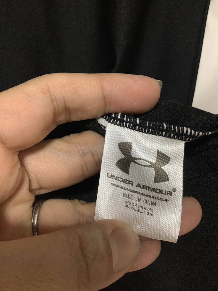 ね1396 UNDER ARMOUR アンダーアーマー 長袖インナーシャツ アンダーシャツ LG ハイネック 通年用 ブラック/ホワイト ロゴ刺繍の画像5