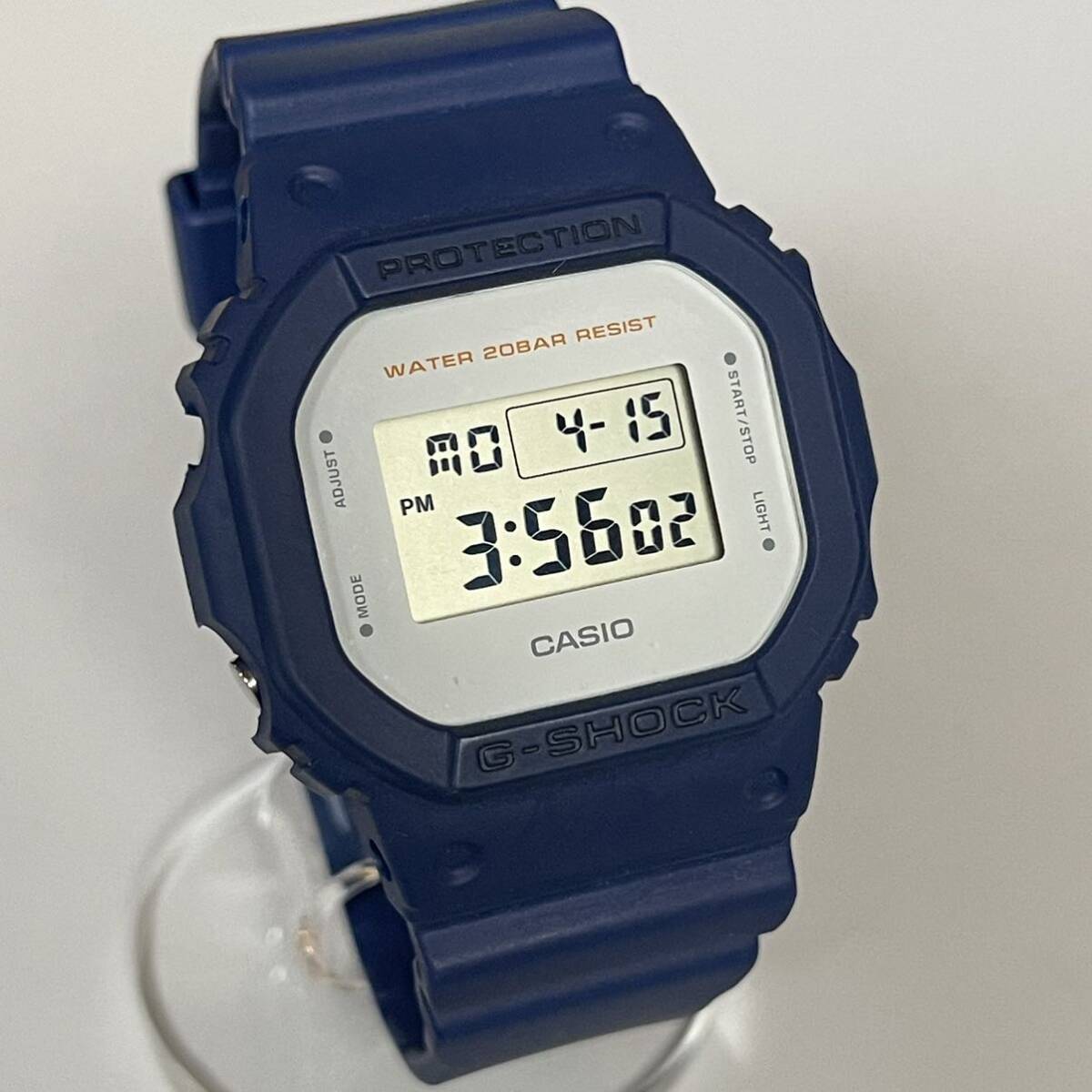 CASIO G-SHOCK カシオ Gショック DW-5600M-2JF ネイビーブルー 中古品 箱付き デジタル 腕時計 の画像1