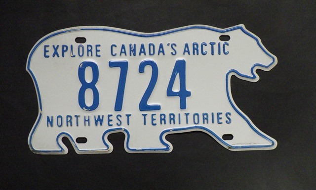 海外ナンバープレート　カナダ　ノースウェスト準州　北極熊　使用済_画像1