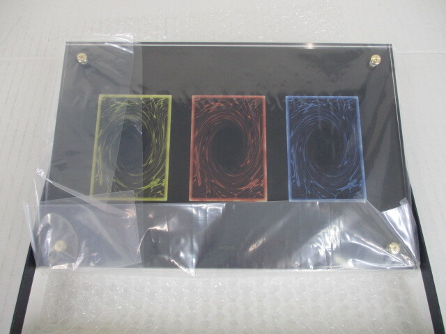 K1004 送料無料！ 遊戯王カードゲーム25周年記念商品「三幻神」スペシャルカードセット(ステンレス製) 箱潰れあり/極美品の画像3