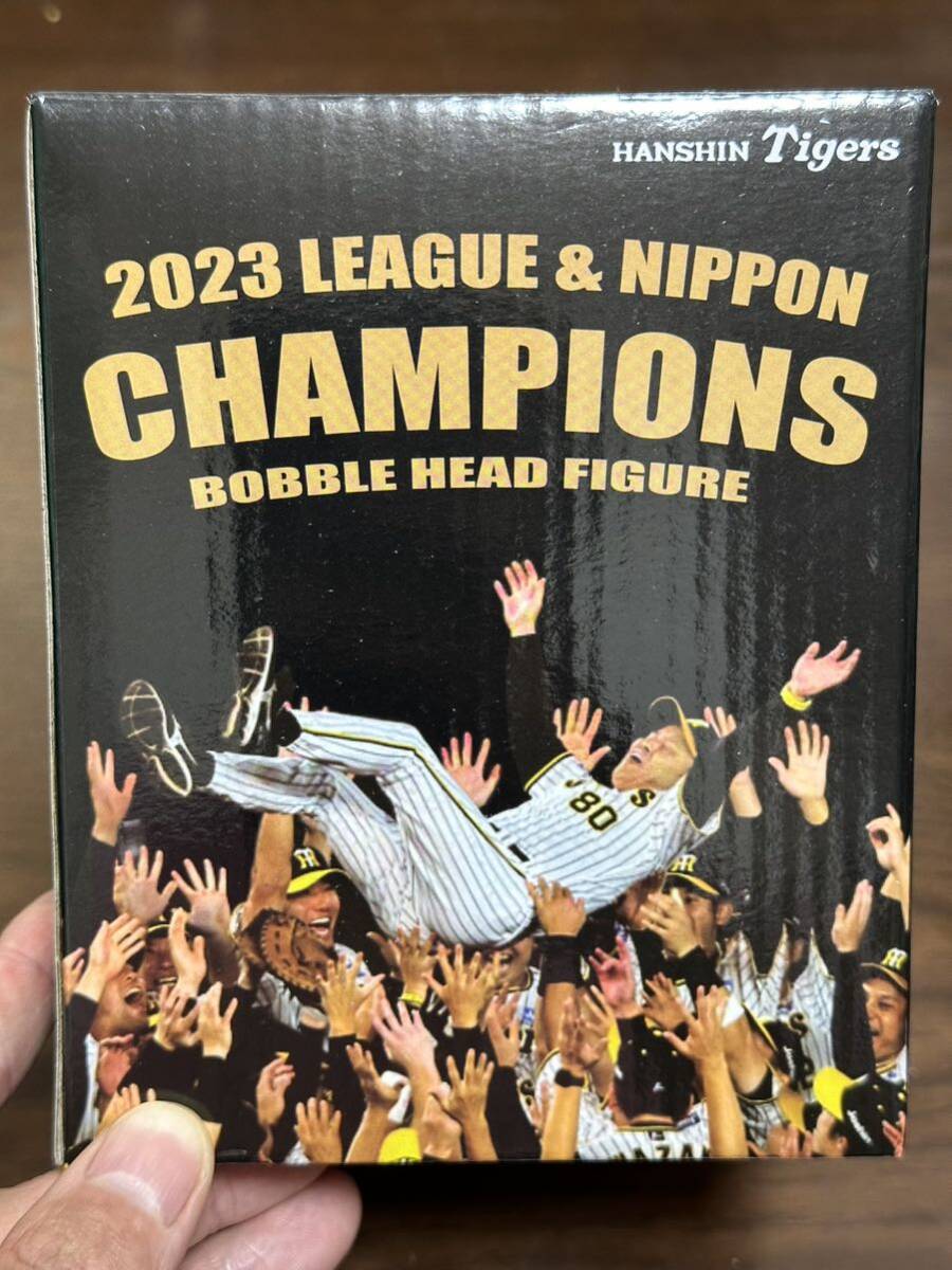 阪神タイガース優勝記念岡田監督胴上げボベルヘッド - スポーツ 阪神タイガース優勝記念岡田監督胴上げボベルヘッド - スポーツ