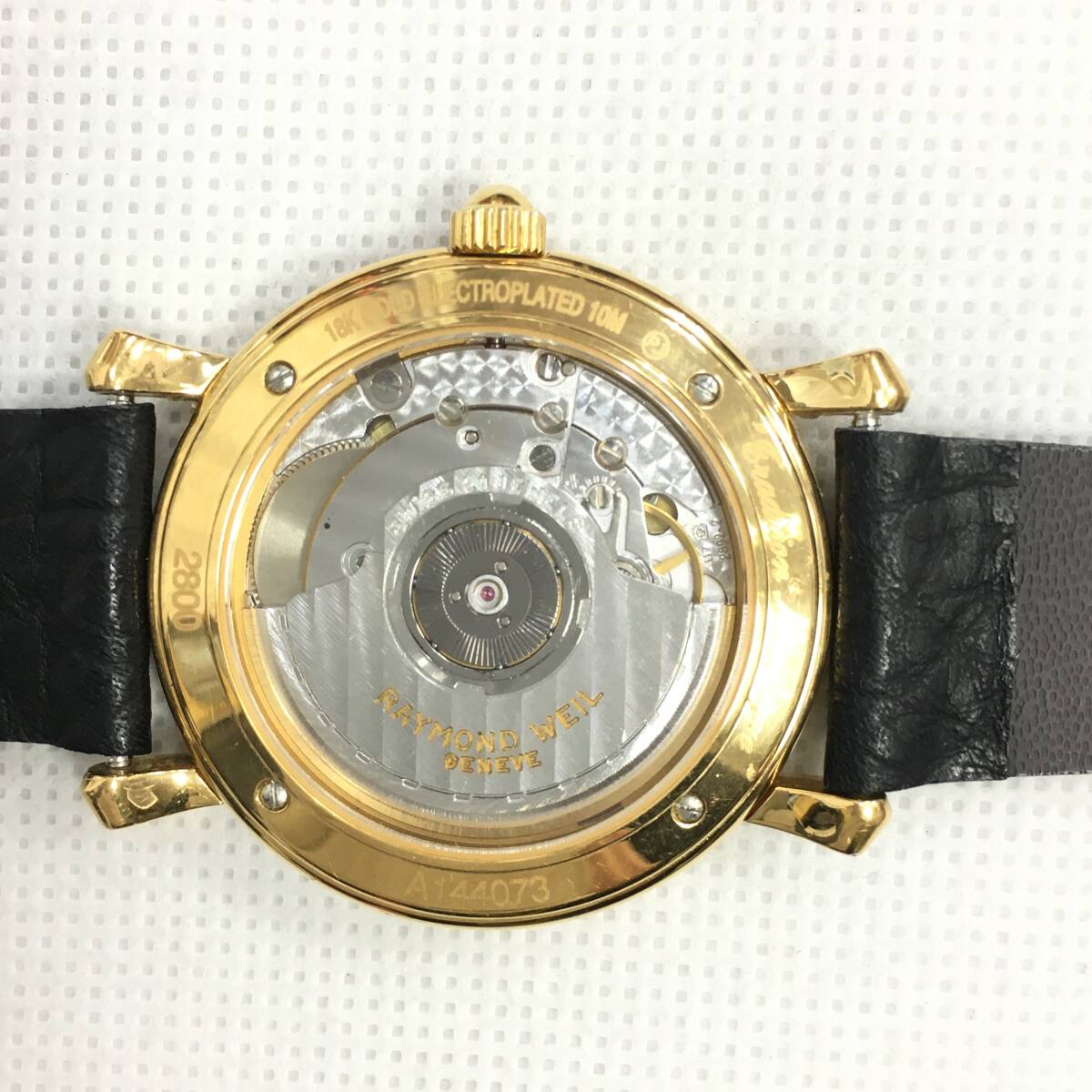 【動作品】RAYMOND WEIL レイモンド ウェイル GENEVE 2800 腕時計 デイト 自動巻き 18KGP ゴールドカラー 裏スケの画像5