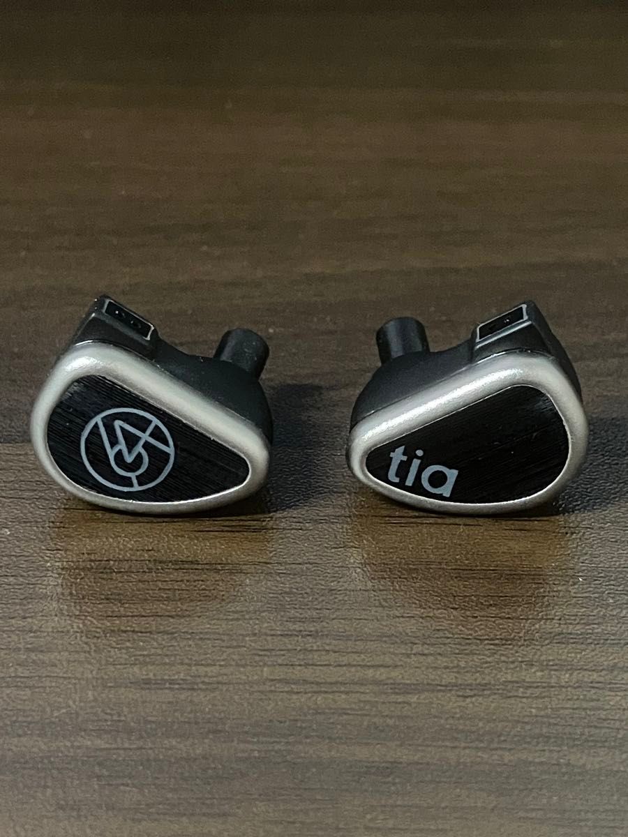 64 AUDIO tia Trio 正規保証あり 新品並み極美品【5/6まで】