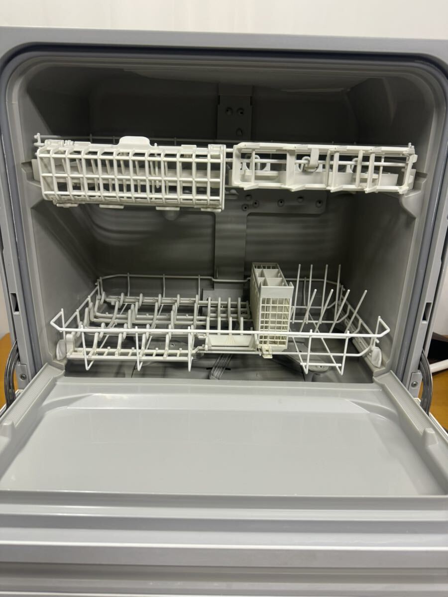 3e127必見! 中古品 Panasonic パナソニック 電気食器洗い乾燥機 食洗器 NP-TAE7-W 2019年製 簡易動作確認済み ホワイト の画像2