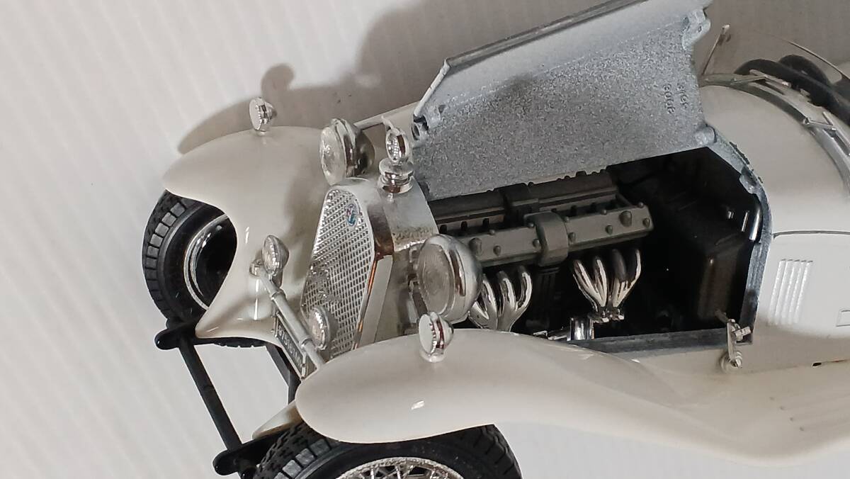 激レア 1/18 アルファロメオ 1932 精巧スパイダー クラシックカー ミニカー ブラーゴ Made in Italy 絶版の画像3