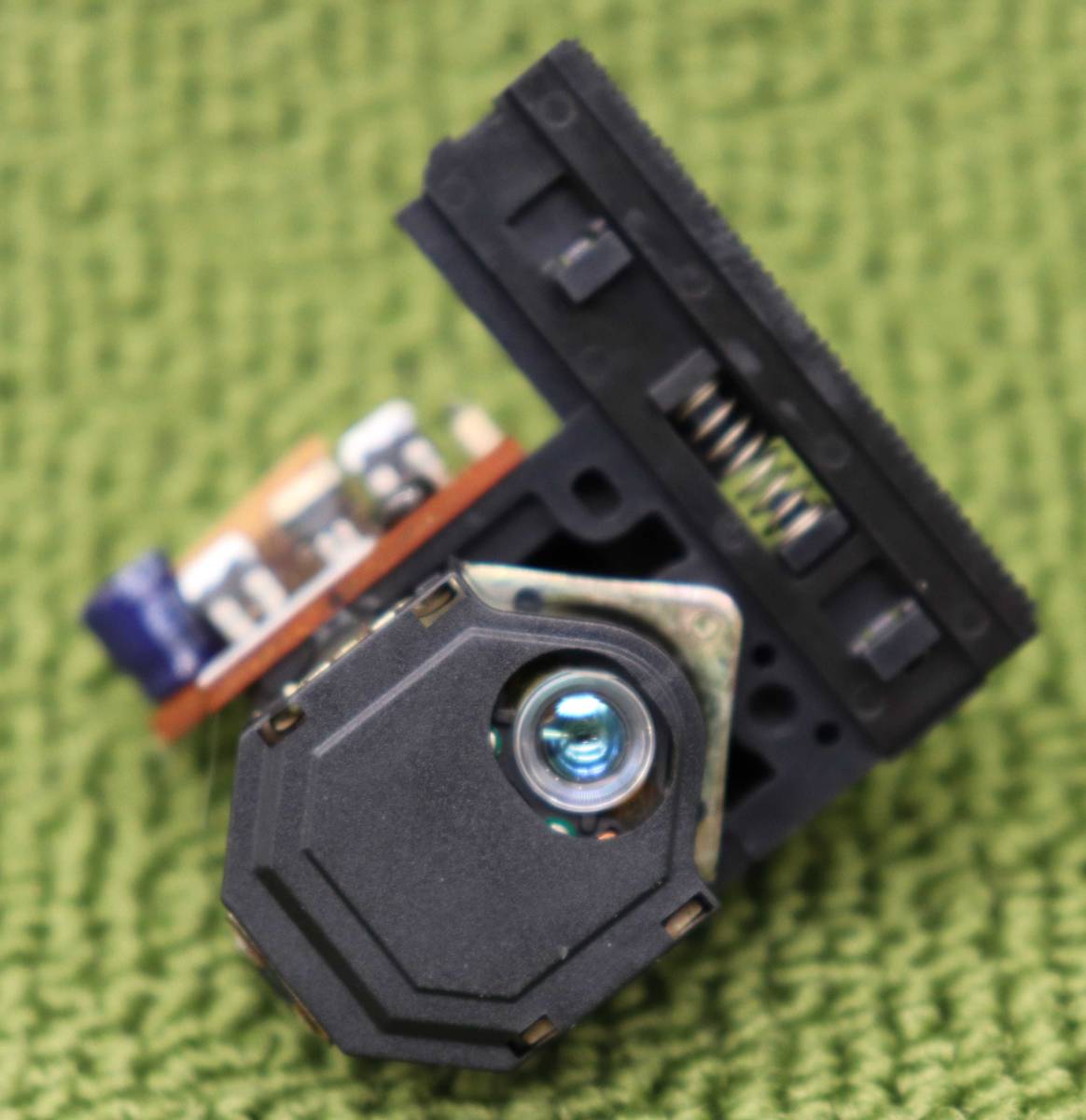 PU5送料無料 未使用 新品 日本製 KSS-240A CDピックアップ 光ピックアップ 光学レンズ MADE IN JAPAN 同梱可能 管理0425nmm_画像3