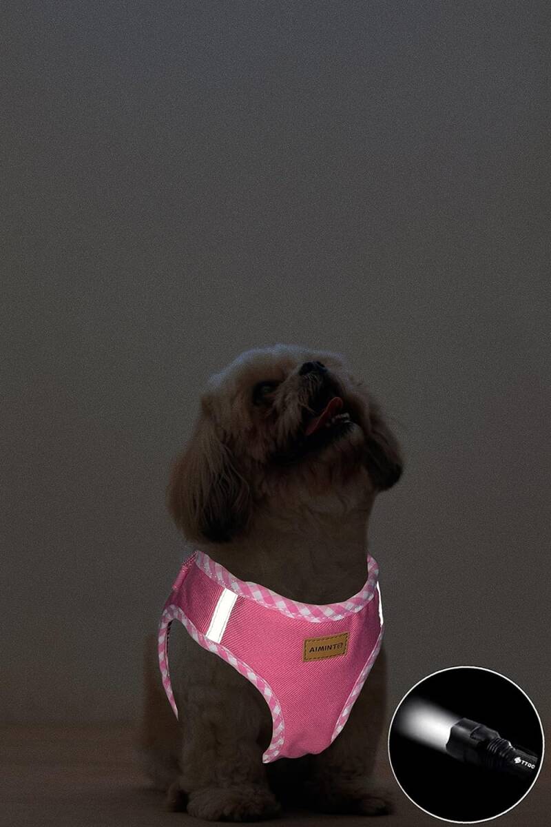 Aiminto デニム犬用ハーネス＆リードセット、通気性の高いメッシュ素材、軽量 ハーネス胸元に反射材付き (XSサイズ 胴範囲32-36cm, ピンク)_画像6