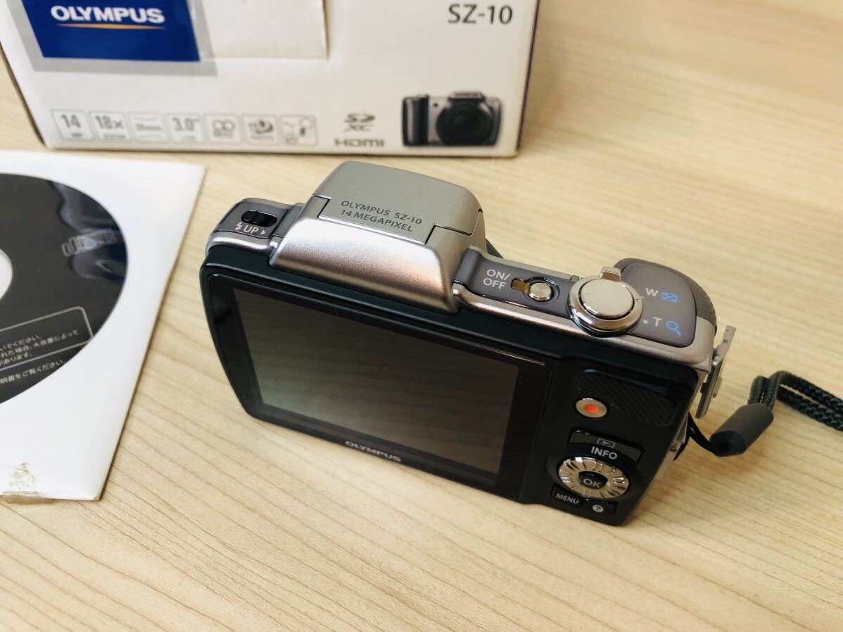 ◇ OLYMPUS デジタルカメラ SZ-10 シルバー 1400万画素 光学18倍ズーム 広角28 動作未確認 箱説明書付の画像3