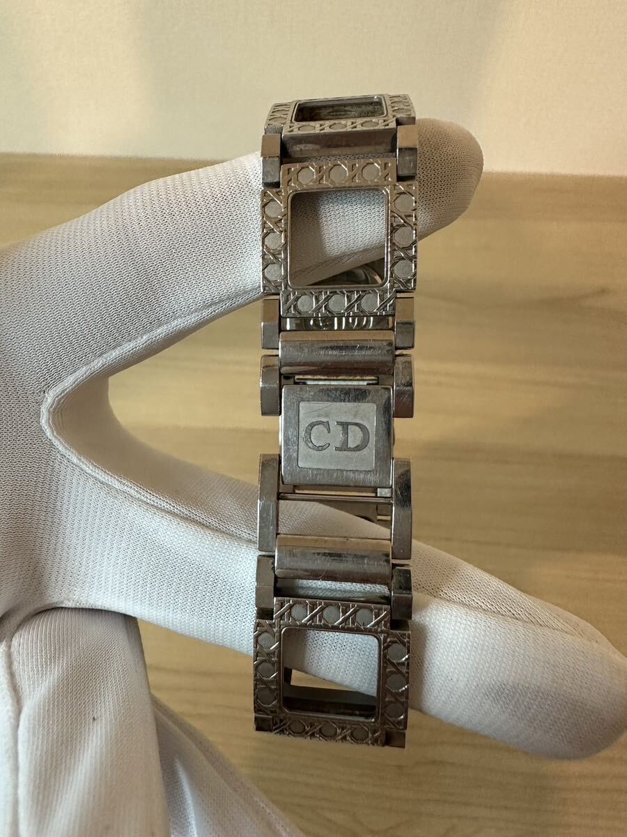 ♪ Christian Dior クリスチャン ディオール 腕時計 D60-109 箱付　替えベルト付き ホワイト文字盤_画像4