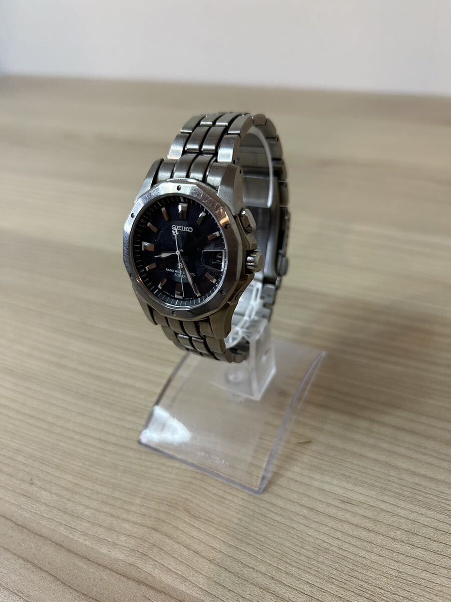 ☆2404-561 セイコー 電波ソーラー 腕時計 SEIKO 7B22 0AC0 ブライツ チタン 日付 黒文字盤 スクリューバック 純正ブレス_画像1