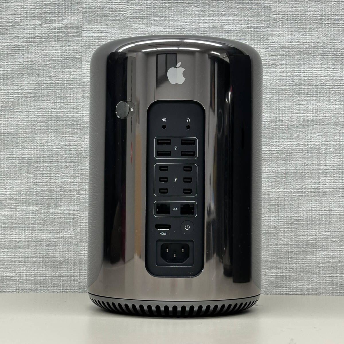 Apple MacPro A1481 macOS クアッドコア Xeon E5 3.7GHz 64GB 256GB(SSD)の画像1