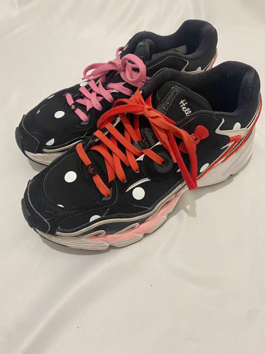 23.5ローカットスニーカー【HELLO KITTY adidas コラボ】