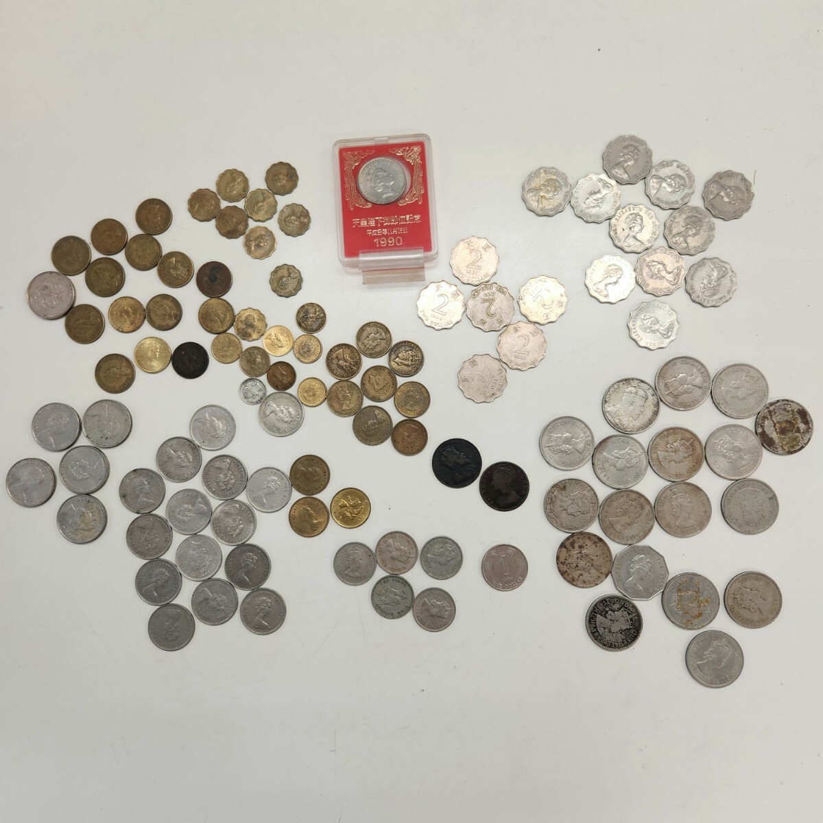 【約100枚】香港 硬貨 コイン メダル 海外 まとめて 大量 銀貨 世界 重さ約800gの画像1