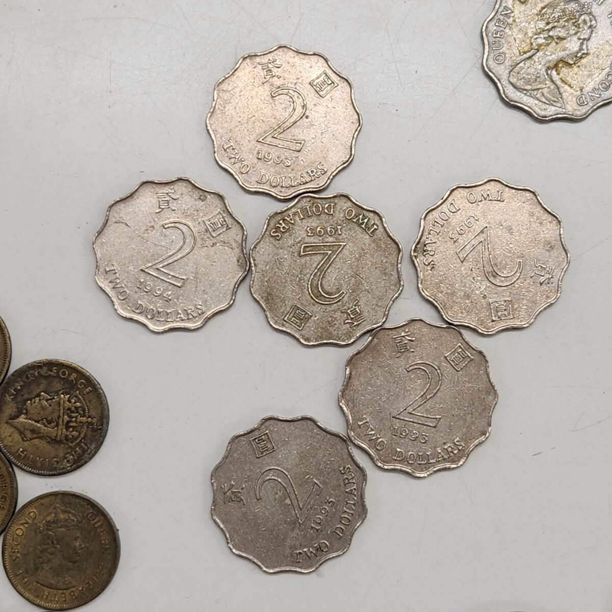 【約100枚】香港 硬貨 コイン メダル 海外 まとめて 大量 銀貨 世界 重さ約800gの画像4