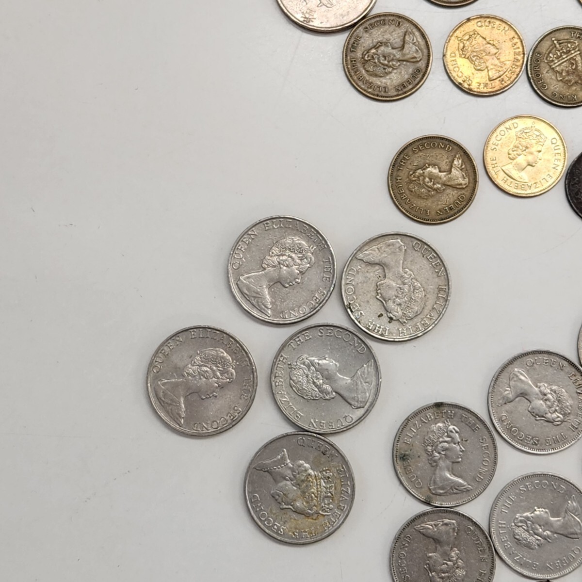 【約100枚】香港 硬貨 コイン メダル 海外 まとめて 大量 銀貨 世界 重さ約800gの画像9