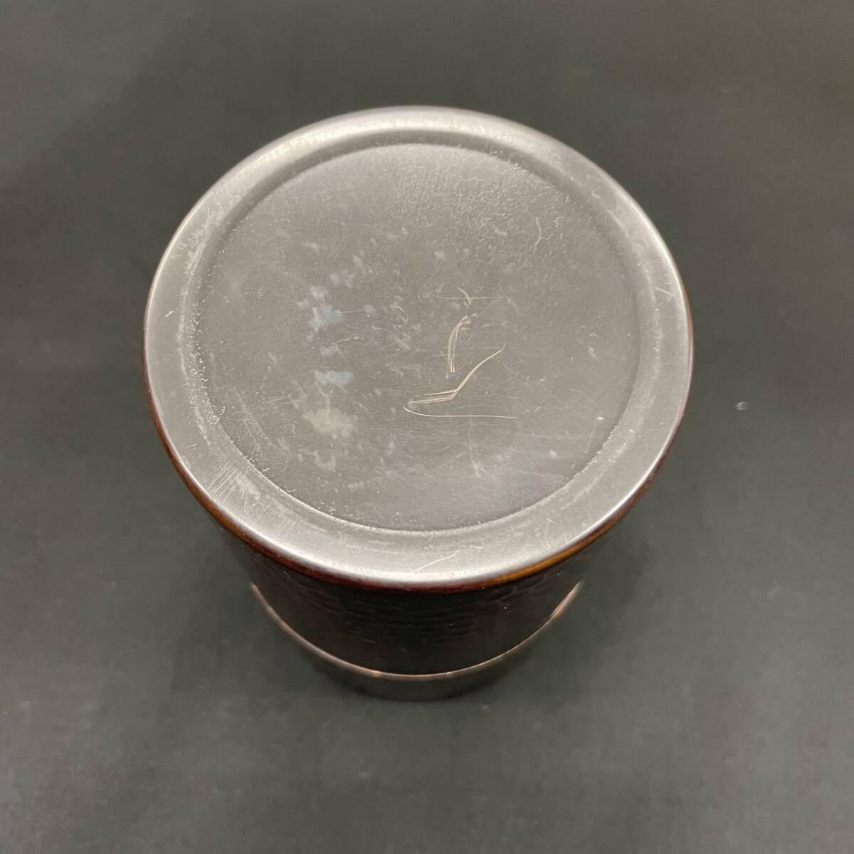 【未使用に近い】美幸堂 紫小紋 鶴亀 茶筒 検 漆器 蒔絵大名 道具 江戸 明治 金工 美術 鋳造 直径7.5cm 高さ11cmの画像6