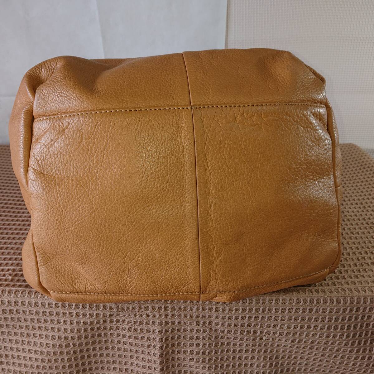 * почти прекрасный товар *6M1903C* ручная сумочка * бежевый ( желтый ...) HAMANO натуральная кожа красивый.