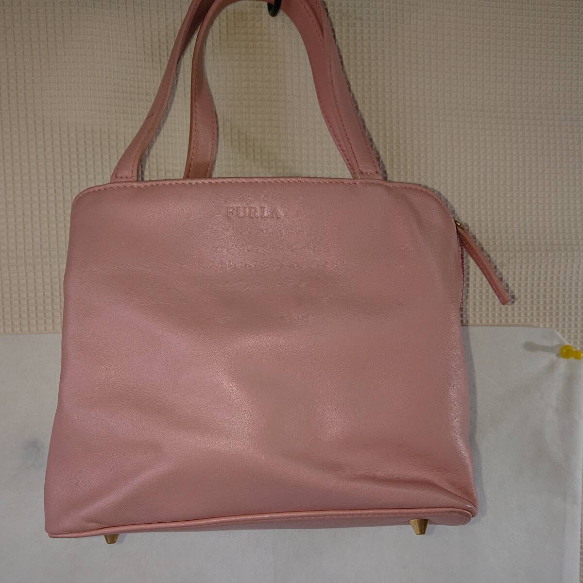 ★良品★D6M1510★ハンドバッグ小さめ★ ミルキーピンク系　FURLA　フルラ　本革　比較的綺麗です。_画像1