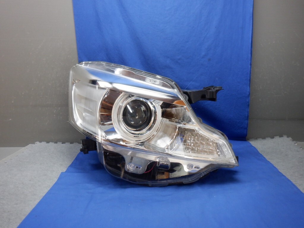 スペーシアカスタム　MK32S　右ヘッドライト　HID　1872　35100-81M61　（X252）_画像1